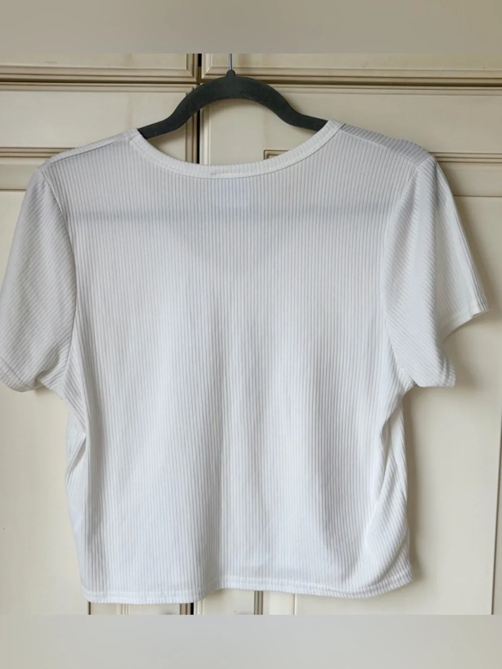 Olivia Rae White Ribbed V-Neck Short Sleeve Tee S/M - Picture 3 of 4